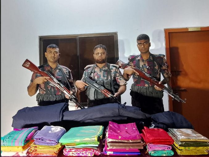 বেনাপোল সীমান্তে বিজিবির অভিযানে ১৫ লাখ টাকার ভারতীয় পণ্য জব্দ