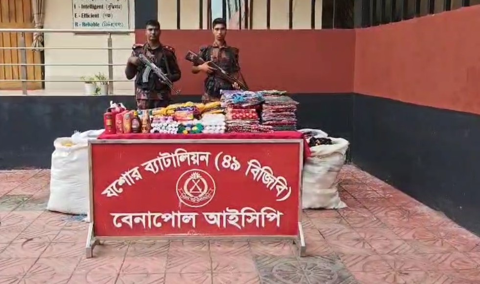 বেনাপোল সীমান্তে বিজিবির অভিযান ৩০ লাখ টাকার চোরাচালানী পণ্য আটক