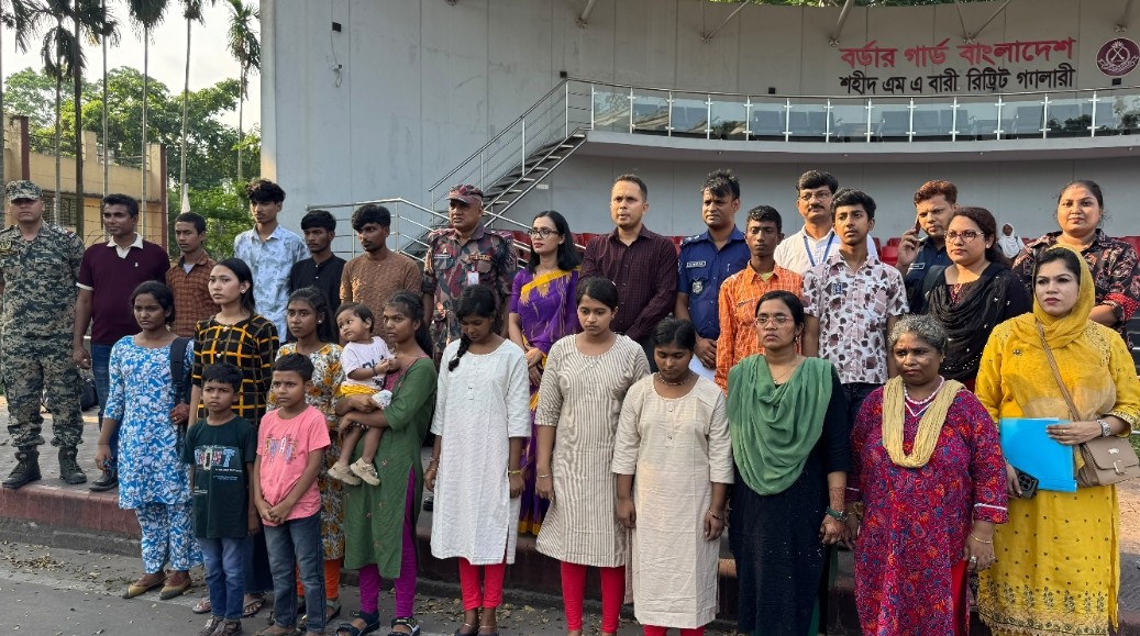 ভারতে সাজা খেটে বেনাপোল দিয়ে দেশে ফিরল শিশুসহ ১৮ জন নারীপুরুষ