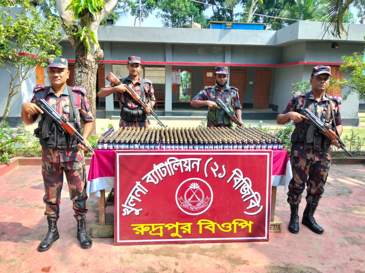 শার্শার রুদ্রপুর সিমান্তে ৫৫০ বোতল ভারতীয় নেশা জাতীয় সিরাপ উদ্ধার