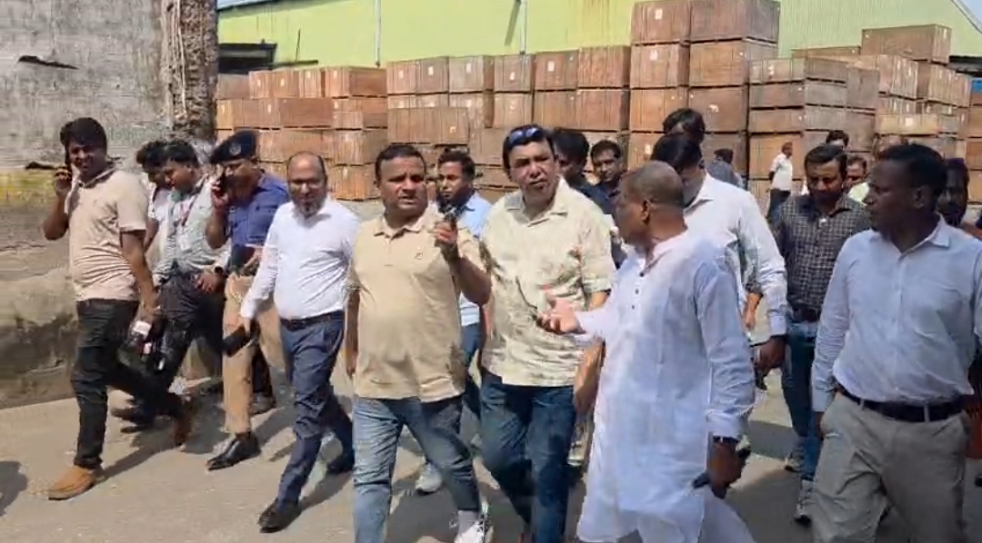 বেনাপোল স্থলবন্দর পরিদর্শনে নৌপরিবহন প্রতিমন্ত্রী