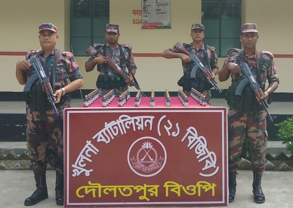 বেনাপোলের দৌলতপুর সীমান্তে ৫০ বোতল ভারতীয় উইনিক্স সিরাপ আটক 
