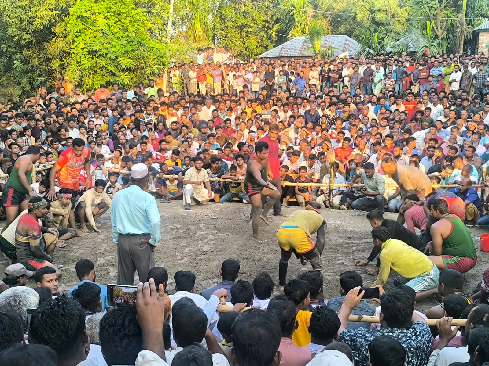 গ্রামবাংলার ঐতিহ্যবাহী হাডুডু খেলা দেখতে ডিমলায় জনতার ঢল